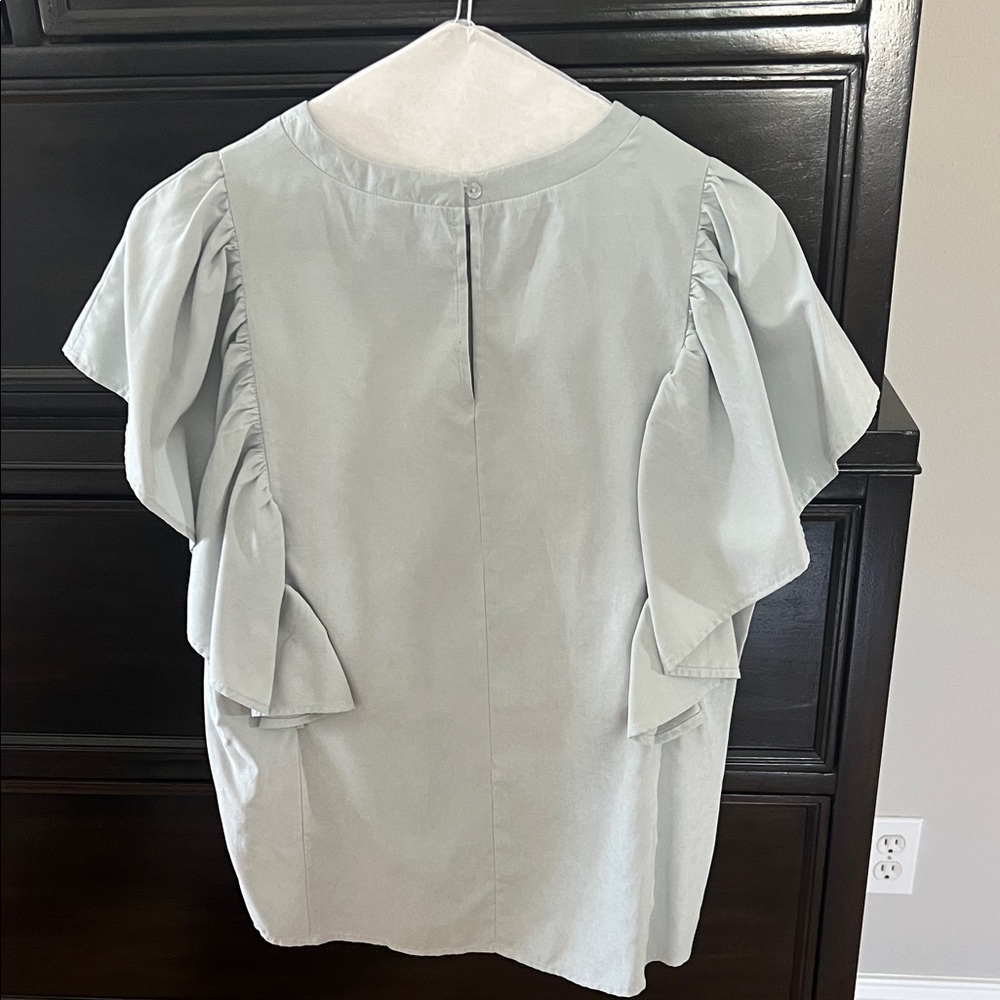 Listicle Soft Gray Flutter Sleeve Blouse‎ - Picture 4 of 6